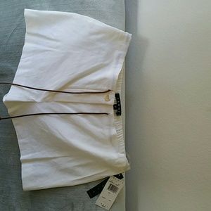 NWT Theory Tahari Linen Shorts with Leather belt